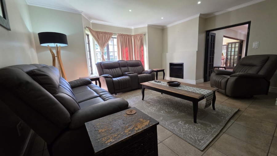 4 Bedroom Property for Sale in Heatherlands Western Cape